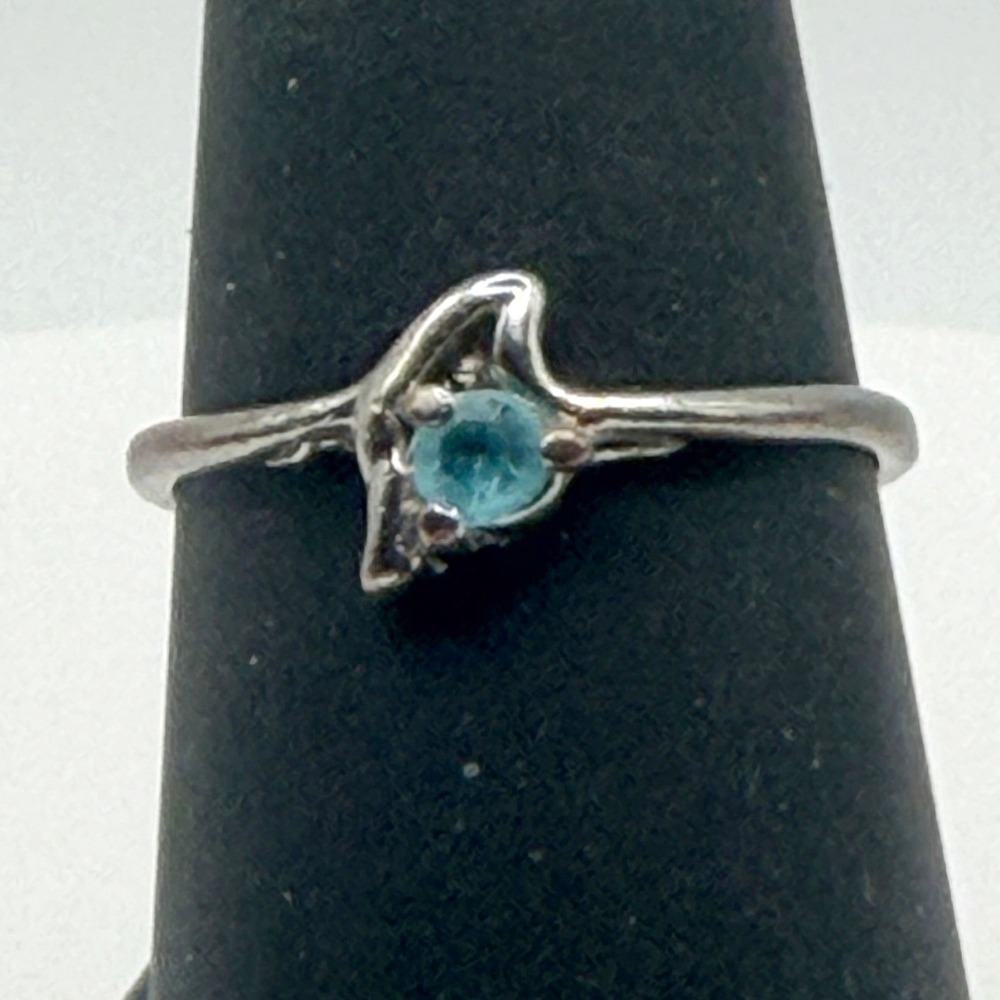 Silver Tone Blue Stone‎ Solitaire Ring Size 7.25 Minimalist